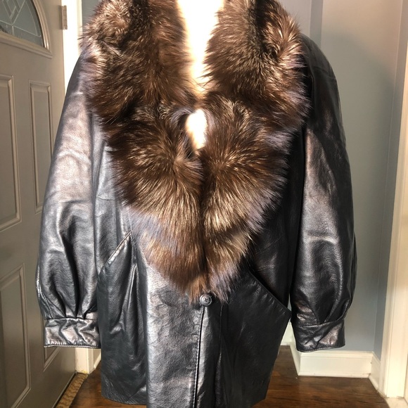 Plus size vintage leather jacket with fox collar, best fits up to a 1x. - Picture 5 of 6